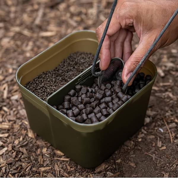 Korum Divided Bait Tub 3PT, Кутия за стръв с капак, 1.7 л — снимка 5