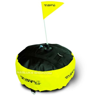 Надуваем буй за риболов на сом Black Cat Marker Buoy