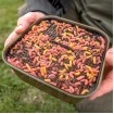 Кутия със сито за бели червеи Korum Maggot Tub and Riddle - 1.2л