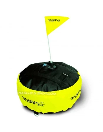 Надуваем буй за риболов на сом Black Cat Marker Buoy