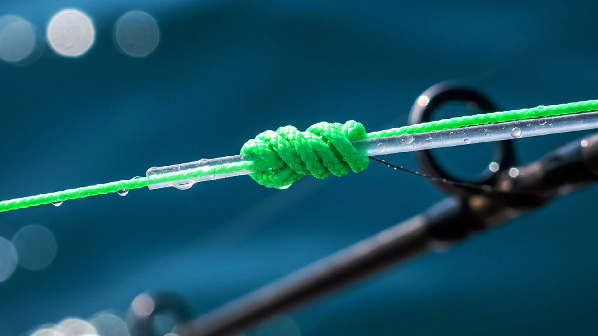 Гладък FG възел, преминаващ лесно през водачите на въдицата